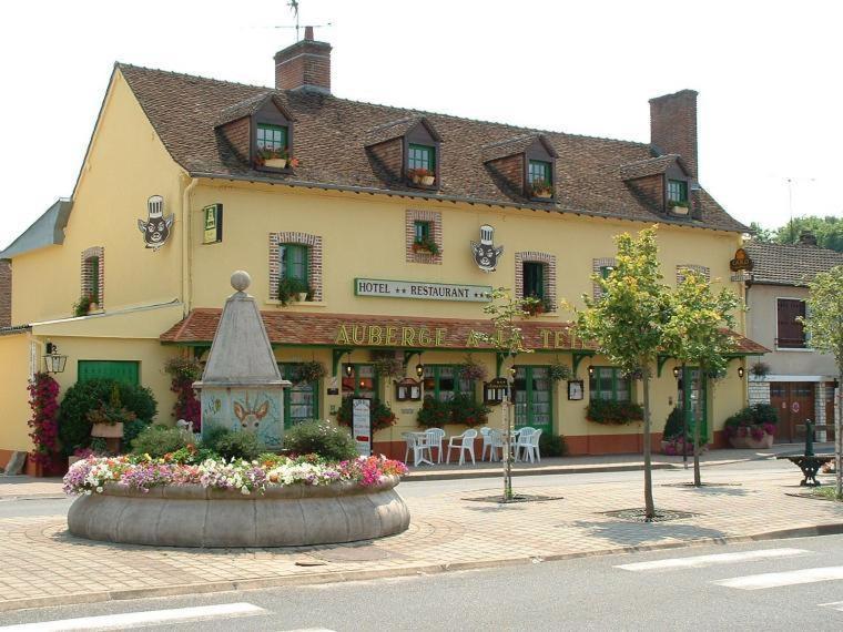Logis Auberge A La Tete De Lard La Ferté-Imbault Zewnętrze zdjęcie