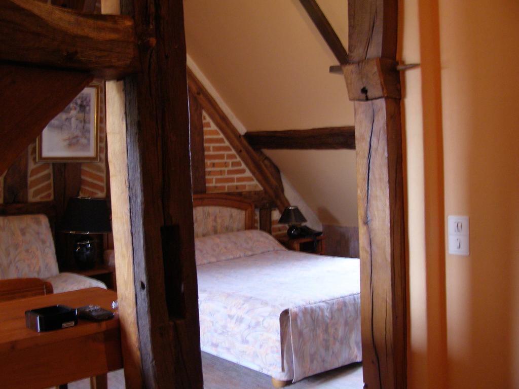 Logis Auberge A La Tete De Lard La Ferté-Imbault Zewnętrze zdjęcie