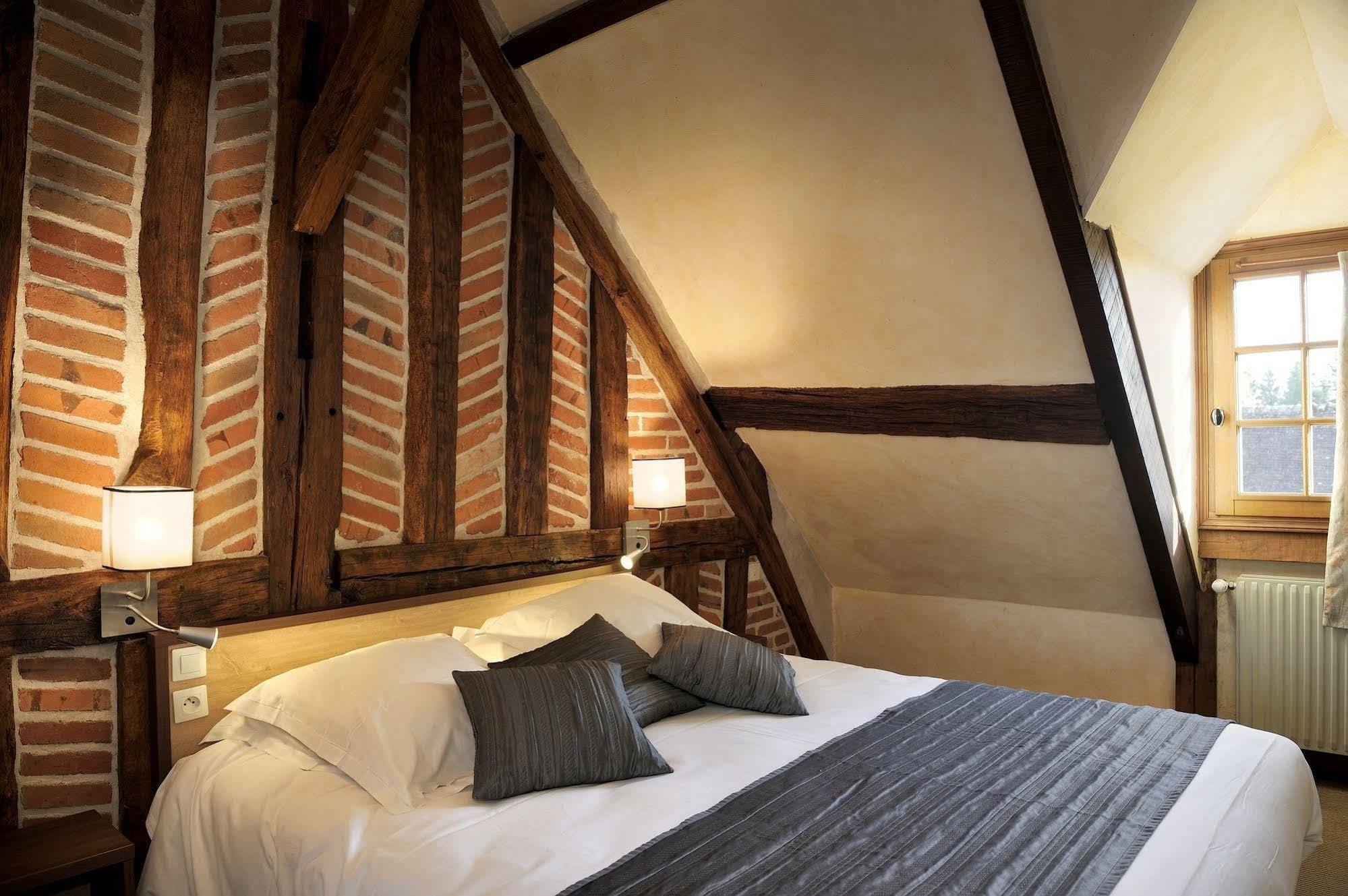Logis Auberge A La Tete De Lard La Ferté-Imbault Zewnętrze zdjęcie