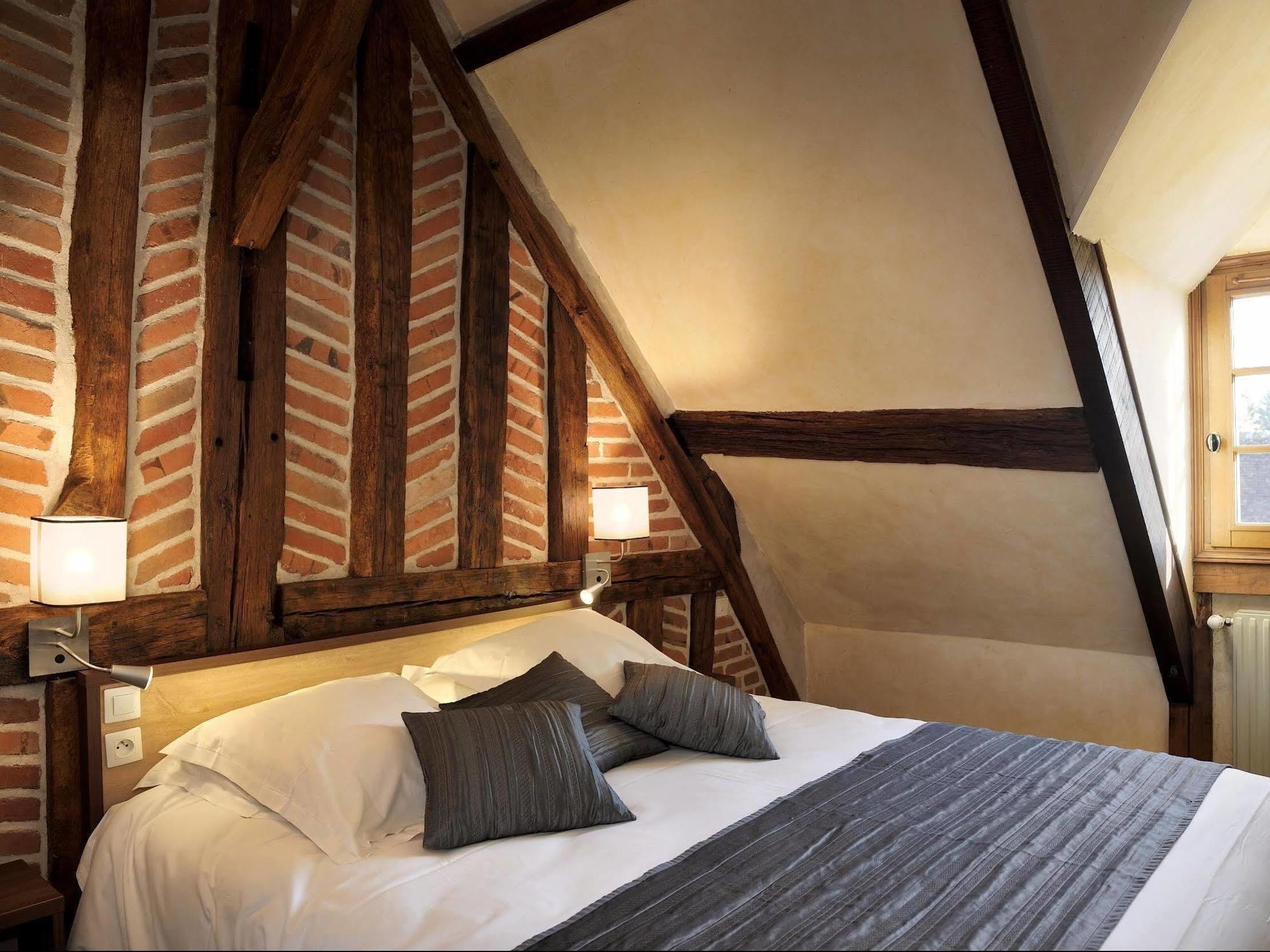 Logis Auberge A La Tete De Lard La Ferté-Imbault Zewnętrze zdjęcie